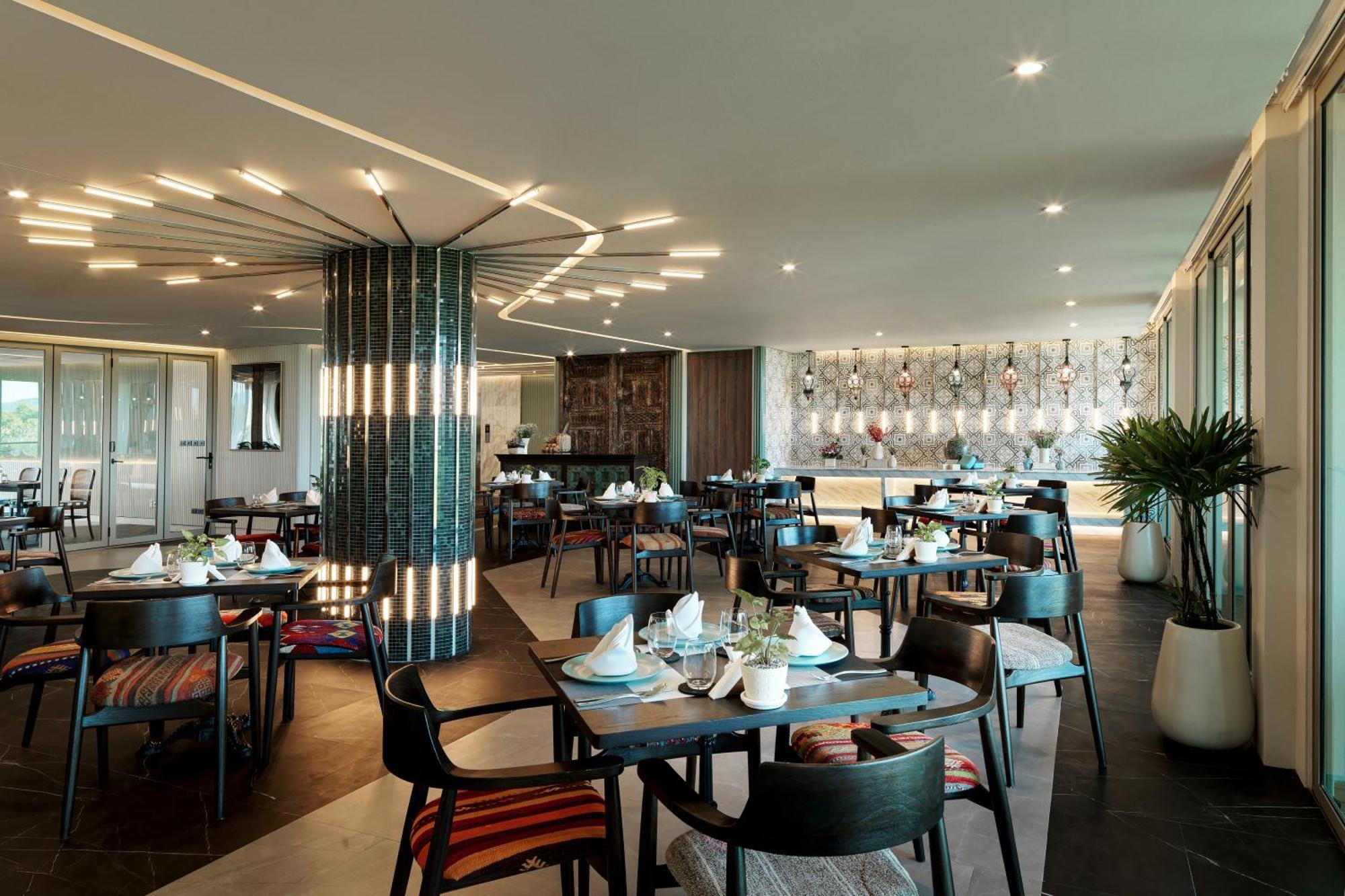 Wyndham Grand Nai Harn Beach Phuket Екстериор снимка